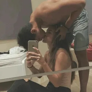 💋 cium, cinta, pasangan, hubungan, selfie telegram sticker