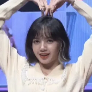 🌟 Lisa kpop, blackpink, ทำมือรูปหัวใจ, นักร้อง, ไอดอล, น่ารัก telegram sticker