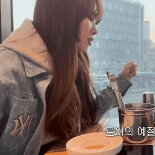 🥨 로아의 예절 whatsapp sticker