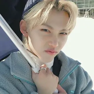 🤨 Felix osoba, celebryta, kpop, stray kids, idol, piosenkarz, naklejka fan, felix telegram sticker