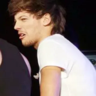 😣 Louis Tomlinson chanteur, musicien, célébrité, one direction, personne telegram sticker