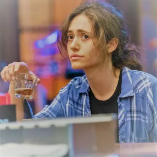 😐 Fiona Gallagher Shameless alcohol, bar, pensativo, drama, serie de TV, bebiendo telegram sticker