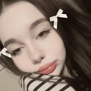 🧺 @wallgif girl, selfie, bow, aesthetic, pretty, portrait, hair accessories telegram sticker