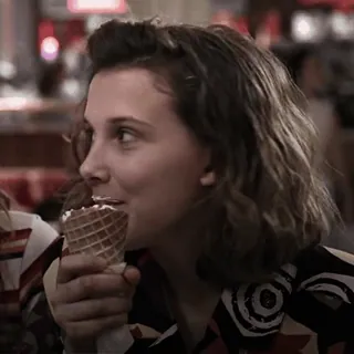 🧸 Eleven Stranger Things Onze, Stranger Things, Millie Bobby Brown, Sorvete, Comendo telegram sticker
