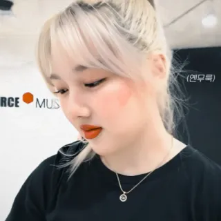 😌 엔무믁 Frau, Koreanisch, Blonde Haare, Porträt, Person whatsapp sticker