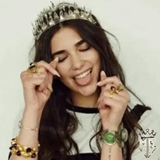 🍓 woman, crown, jewelry, portrait, singer, smiling, hand gesture, happy telegram sticker