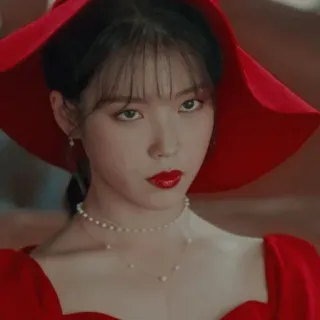 🤨 IU ไอยู, นักร้องเกาหลี, นักแสดง, ชุดแดง, คนดัง, ผู้หญิง telegram sticker