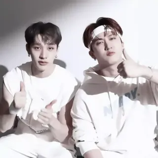 🎠 hommes, pouce levé, blanc, jeunesse, K-pop, sourire telegram sticker