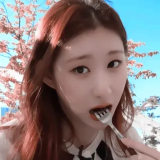 💠 女性, 食事, 食べ物, ポートレート, フォーク, テーブル, 木 whatsapp sticker