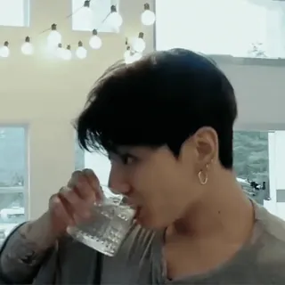 🖤 Mann, trinken, Wasser, Person, drinnen, Glas, lässig, jung telegram sticker