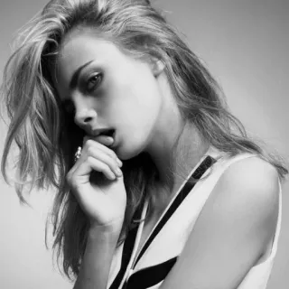 😏 Cara Delevingne modelo, retrato, preto e branco, mulher, moda, beleza telegram sticker