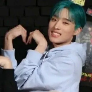 🌟 kpop, koreaans, hart, idool, man, blauw haar, glimlach telegram sticker