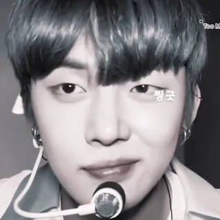 🥓 찡긋 kpop, osoba, twarz, mężczyzna, mrugnięcie telegram sticker