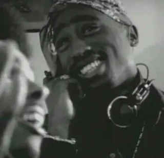😁 2Pac rappeur, musique, portrait, bandana, casque whatsapp sticker
