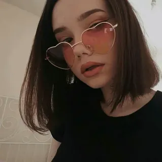 🥨 Frau, Herz Sonnenbrille, Mädchen, Porträt, Teenager, Mode telegram sticker