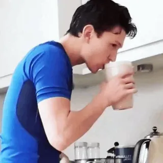 ⚙ Tom Holland hombre, bebiendo, famoso, actor whatsapp sticker