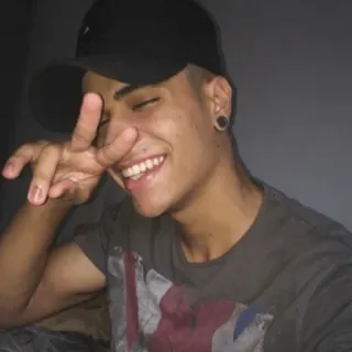 😁 uomo, sorriso, cappello, pace, ritratto, persona telegram sticker