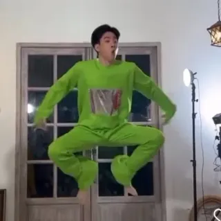 😀 uomo, verde, tuta, salto, interno, asiatico telegram sticker