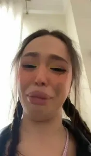 😭 donna, piangere, triste, faccia, trucco telegram sticker