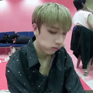 🥱 whatsapp sticker