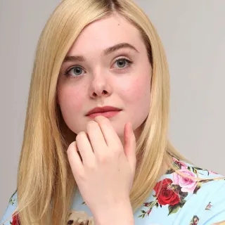 🤔 Elle Fanning blond, frau, porträt, schauspielerin, prominente, blaue augen whatsapp sticker