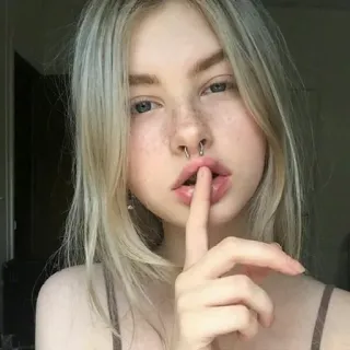 🤫 Mädchen, Frau, Porträt, Schönheit, blond, Pssst, leise, Finger an Lippen telegram sticker