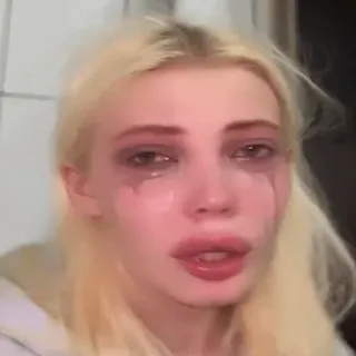 😭 llorando, triste, mujer, maquillaje, rubia, molesta, lágrimas whatsapp sticker