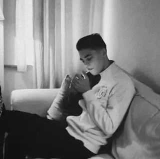 🔸 cigarro, fumando, pessoa, interior telegram sticker