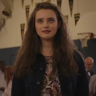 😐 Hannah Baker 13 Reasons Why teen drama, Katherine Langford, scuola, interno, dramma, ritratto, giovane donna whatsapp sticker