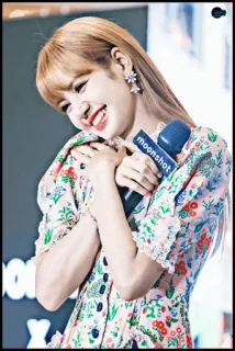 🐇 Lisa moonshot kpop, cantor, moonshot, celebridade, mulher, feminino whatsapp sticker