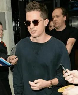 💙 Charlie Puth promi, sänger, musiker, sonnenbrille, mann, porträt telegram sticker