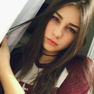 😒 retrato, menina, adolescente, mulher jovem, morena, gargantilha telegram sticker
