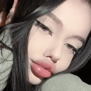 🧺 @wallgif girl, woman, portrait, selfie, beauty, aesthetic, make-up telegram sticker