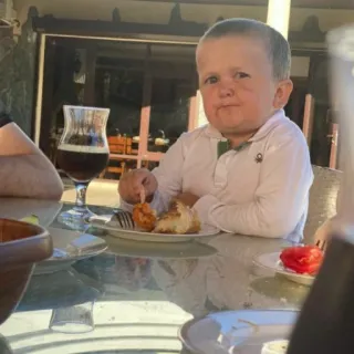 💨 Hasbulla Magomedov Hasbulla, Mini Khabib, comida, comiendo, niño whatsapp sticker