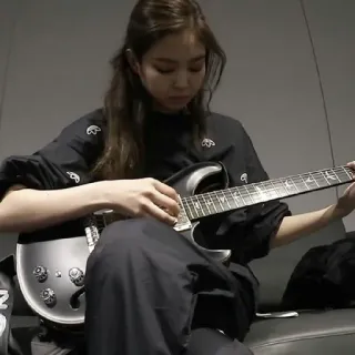 🥟 mulher, tocando, guitarra, música, músico, instrumento whatsapp sticker