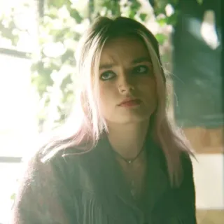 🌸 Maeve Wiley Sex Education Maeve Wiley, Sex Education, Retrato, Drama adolescente telegram sticker