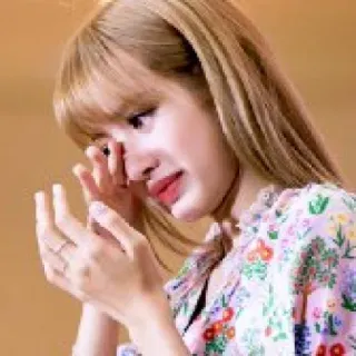 🥲 Lisa chorando, triste, chateado, emoção, kpop, lisa telegram sticker