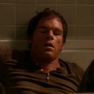 😩 Dexter Morgan Dexter asesino en serie, escena del crimen, baño, frotis de sangre, antihéroe telegram sticker