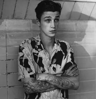 💲 homem, retrato, modelo, tatuagens, moda, preto e branco whatsapp sticker
