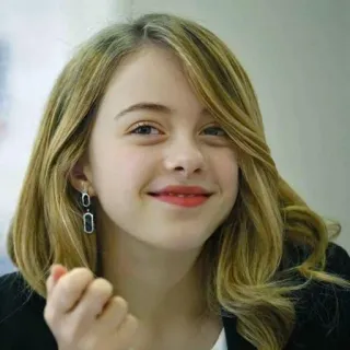👩 niña, retrato, niño, sonriendo, pelo rubio, bonita, joven telegram sticker