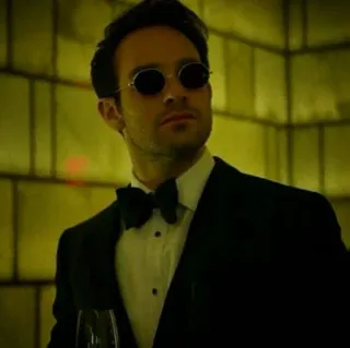 🛐 Daredevil uomo, occhiali da sole, completo, papillon, temerario, Charlie Cox telegram sticker