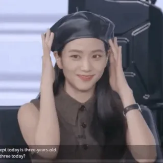 🤍 Jisoo woman, beret, blackpink, kpop, idol, cute, smiling telegram sticker