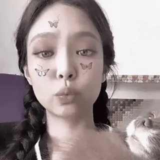 😚 女人, 自拍, 脸, 蝴蝶, 嘟嘴, 辫子 telegram sticker