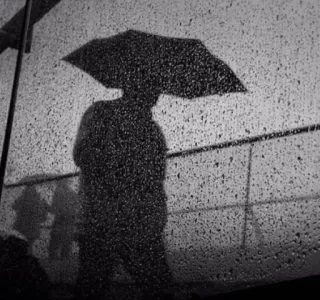 ✨ Regen, Regenschirm, Silhouette, Person, Schwarzweiß, Wetter telegram sticker
