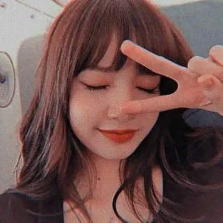 ☺️ femme, portrait, signe de paix, fille, beauté, personne, célébrité telegram sticker