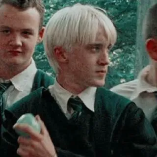 🤔 Draco Malfoy Harry Potter Draco Malfoy, Harry Potter, Slytherin, mago, uniforme escolar telegram sticker