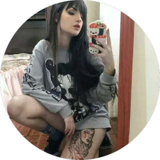 😒 mulher, selfie, tatuagem, garota, cabelo comprido, estilo telegram sticker