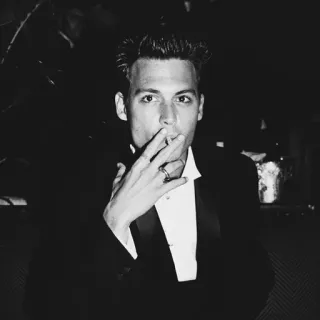 ⛓ Johnny Depp 吸烟, 香烟, 名人, 肖像, 男人, 演员 telegram sticker