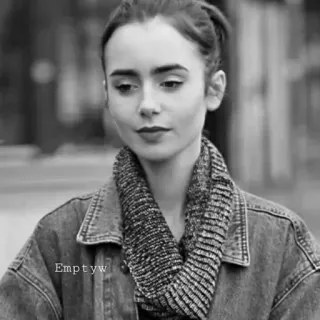 🥀 Emptyw женщина, портрет, мода, шарф, джинсовая куртка, черно-белый telegram sticker