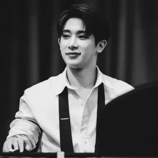 🌑 kpop, 男人, 肖像, 演员, 歌手, 黑白 telegram sticker